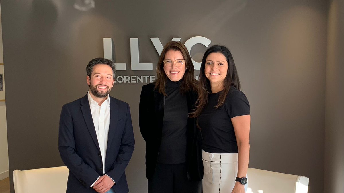 luzAngelaSnchez's tweet photo. Desde la semana pasada en #LLYCBogotá  iniciamos nuestros conversatorio con los equipos programáticos de los pre candidatos presidenciales. Hoy estamos reunidos con el equipo de @juanmanuelgalan para conocer junto con representantes del sector privado, su programa y propuestas. https://t.co/6jvBhICRHX