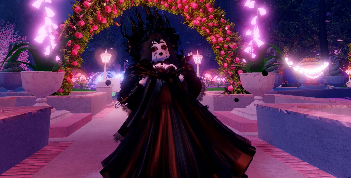 shadowfizzman's tweet photo. My fit for today in Royale high😩💅 https://t.co/gI6apgwGyd
