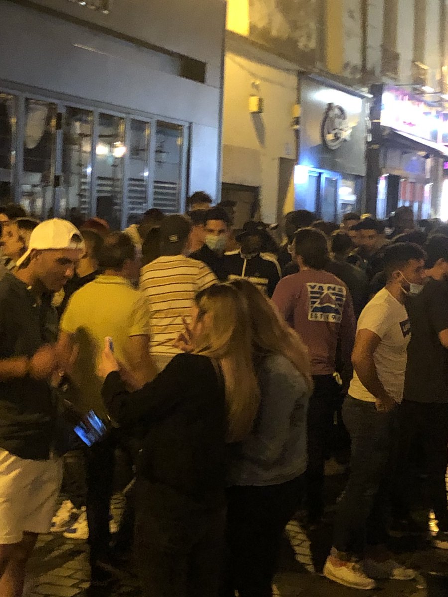 ColRueDeLappe's tweet photo. Les autorités sont alertées régulièrement de ces nuisances mais laissent perdurer le problème : @prefpolice, police municipale, @Paris, @Mairiedu11.

Les riverains, excédés, se sont donc constitués en collectif. 

Habitants de la rue de Lappe et du quartier, rejoignez-nous ! https://t.co/yAeDOKUZoT