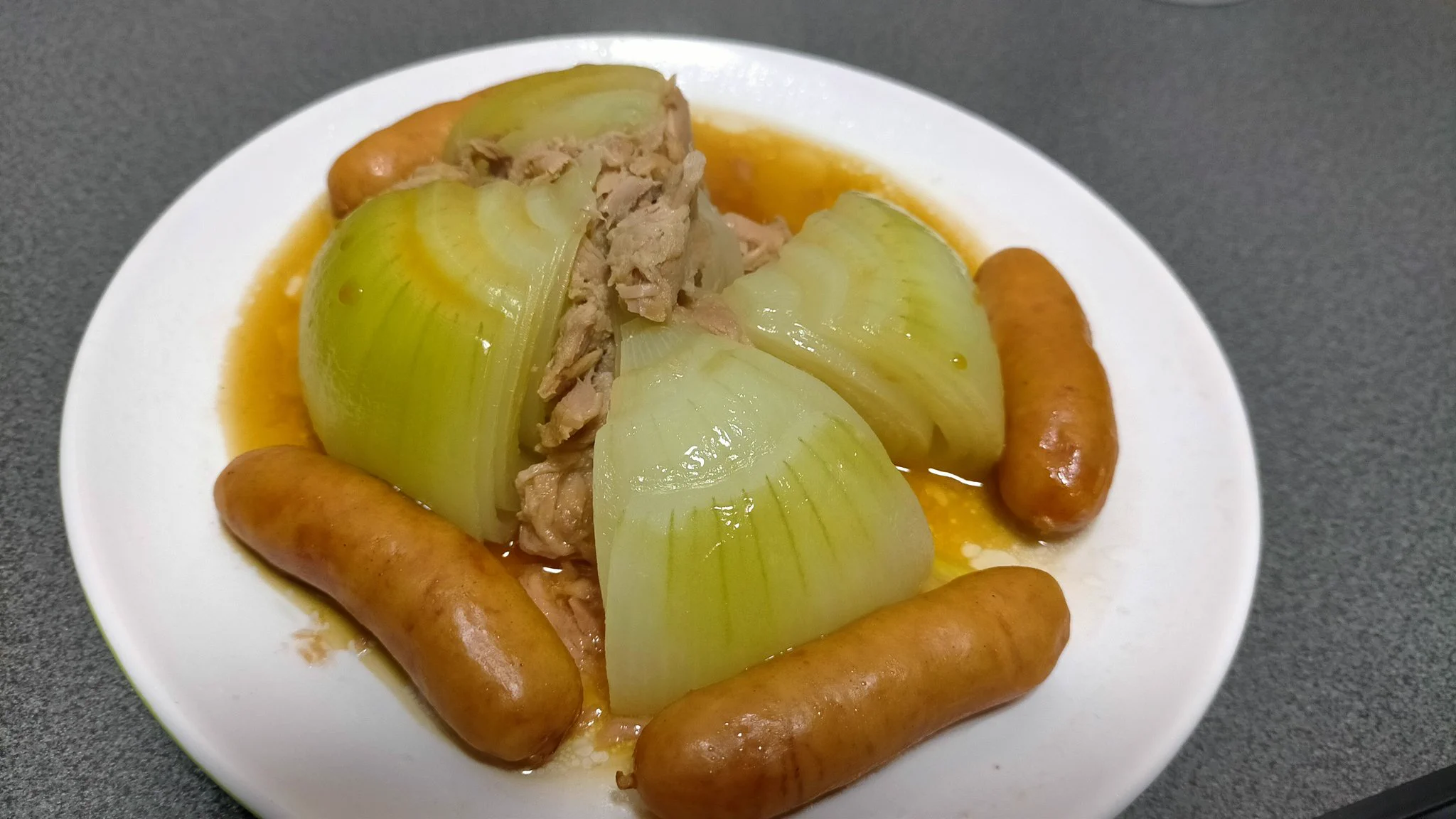 包丁で玉ねぎを切ってレンジでチンするだけの超簡単で栄養豊富なレシピ!
ウィンナーを一緒に入れたら凄く美味しかった!
料理が手間な人はぜひ試してほしい!  
