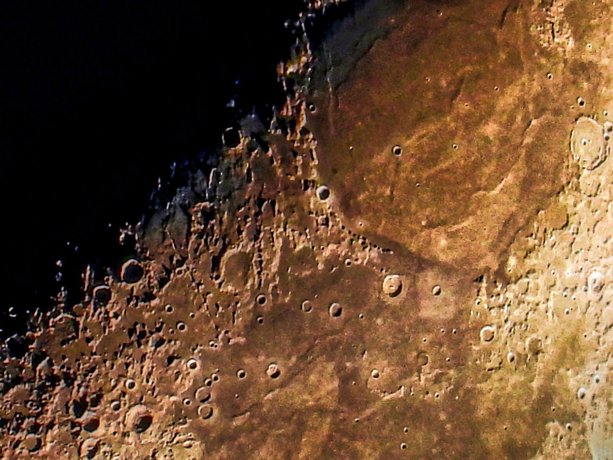 lakazel's tweet photo. Ich habe ein Bild von #mareserenitatis darunter #rimaariadaeus, das mir gelungen ist. So staubig ist der #Mond #moon😉 Noch schönen Tag Euch Lieben! 🥰 https://t.co/Wn7sjwFTFv