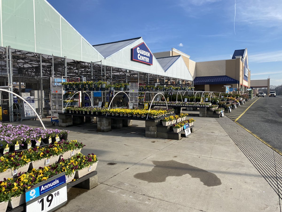 pete_newton1's tweet photo. Excited for the @LowesRegion7 Spring Kickoff at 2360 Sicklerville, NJ today but #ColdProtection comes first!
Great job @PlantPartners team! https://t.co/ESCr8TVXah