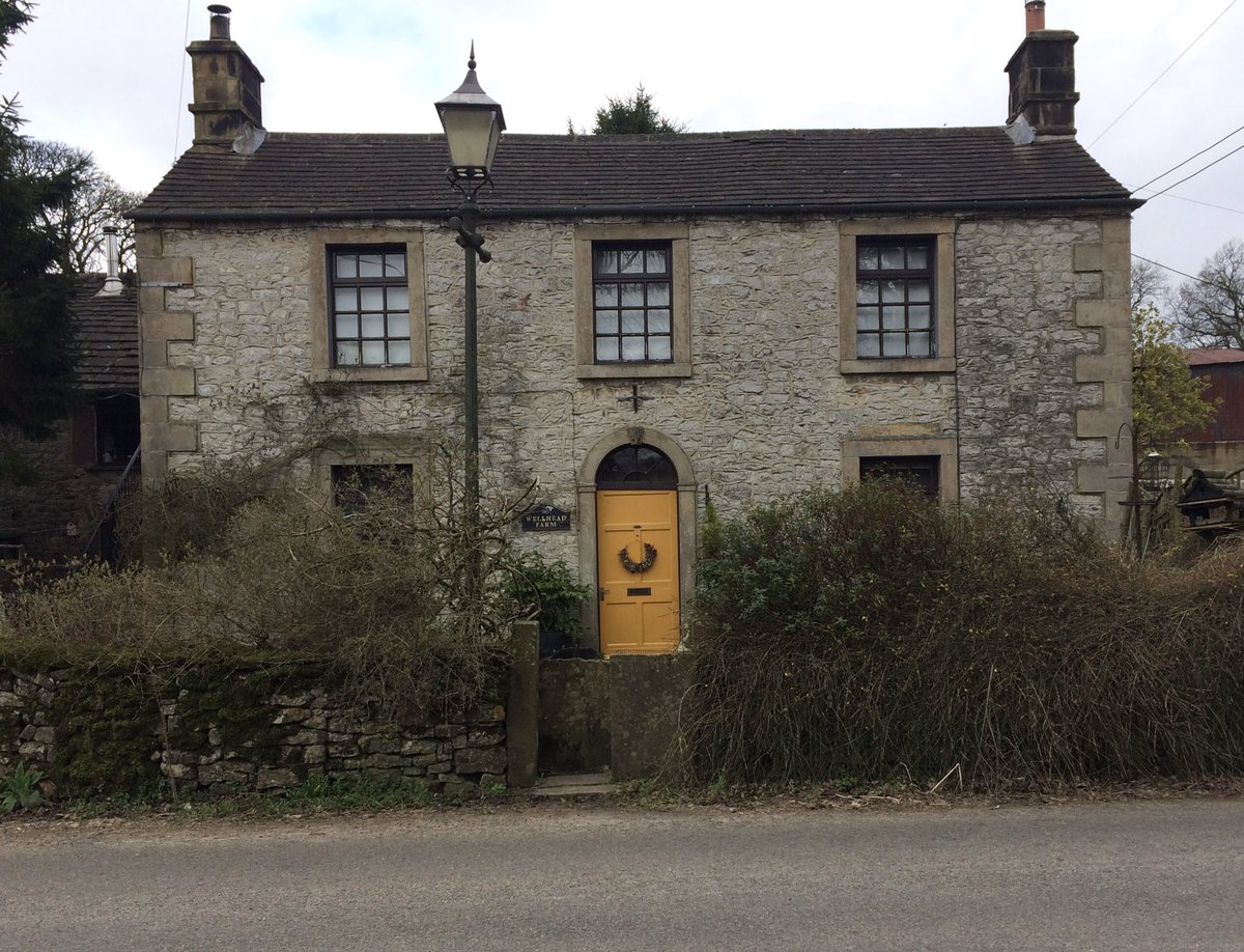 DfsStubbs's tweet photo. Ascending to #Wormhill in the #Derbyshire #Dales fine #Georgian #farmhouse with interesting stone garden ‘gate’ or stile. Nearby is a monument to the #canal #engineer #James #Brindley who was born there. #PeakDistrict https://t.co/RoLvde0UcE