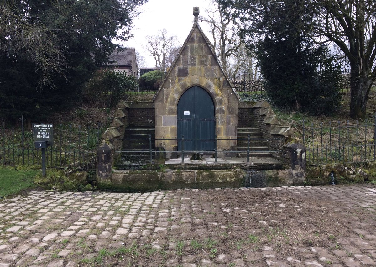 DfsStubbs's tweet photo. Ascending to #Wormhill in the #Derbyshire #Dales fine #Georgian #farmhouse with interesting stone garden ‘gate’ or stile. Nearby is a monument to the #canal #engineer #James #Brindley who was born there. #PeakDistrict https://t.co/RoLvde0UcE