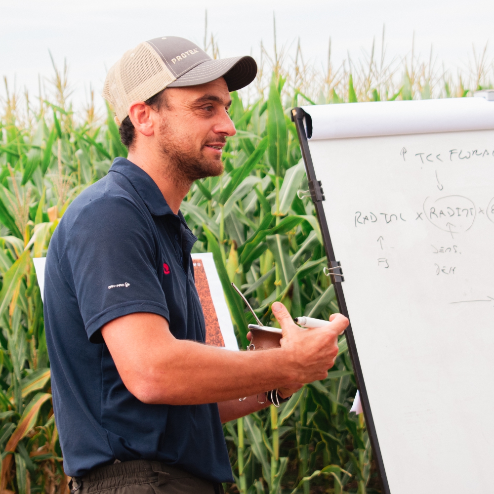 #GrandesMomentos 🌱
Pasó otra hermosa recorrida de campo con #Protea Soja y Maíz, junto a participantes y colaboradores de la red, en el CEE Ensayar Chacabuco.

Seguimos nutriendo a la región de valiosa información.
Seguimos creciendo juntos.

Una vez más, #Gracias a todos !