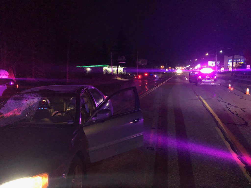EverettPolice's tweet photo. All northbound lanes of Evergreen Way are closed between Center Rd and 112th St SW while Traffic Safety Detectives investigate a collision. It will likely be closed for an extended period of time, plan alternate routes. https://t.co/1NFB0lKarf