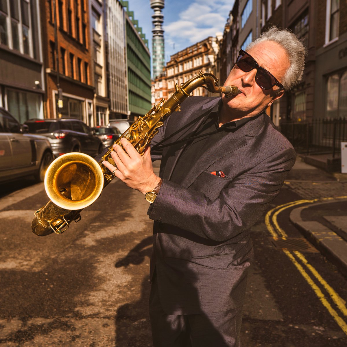 #MUSIC #REVIEW Ray Gelato <a href="/Rgelato/">Ray Gelato</a> <a href="/MiddleEightLDN/">Middle Eight</a> 'It's a head-nodding, foot-tapping, thigh- slapping celebration of jazz, in a great venue to boot'⭐️⭐️⭐️⭐️⭐️ thereviewshub.com/ray-gelato-the… #London