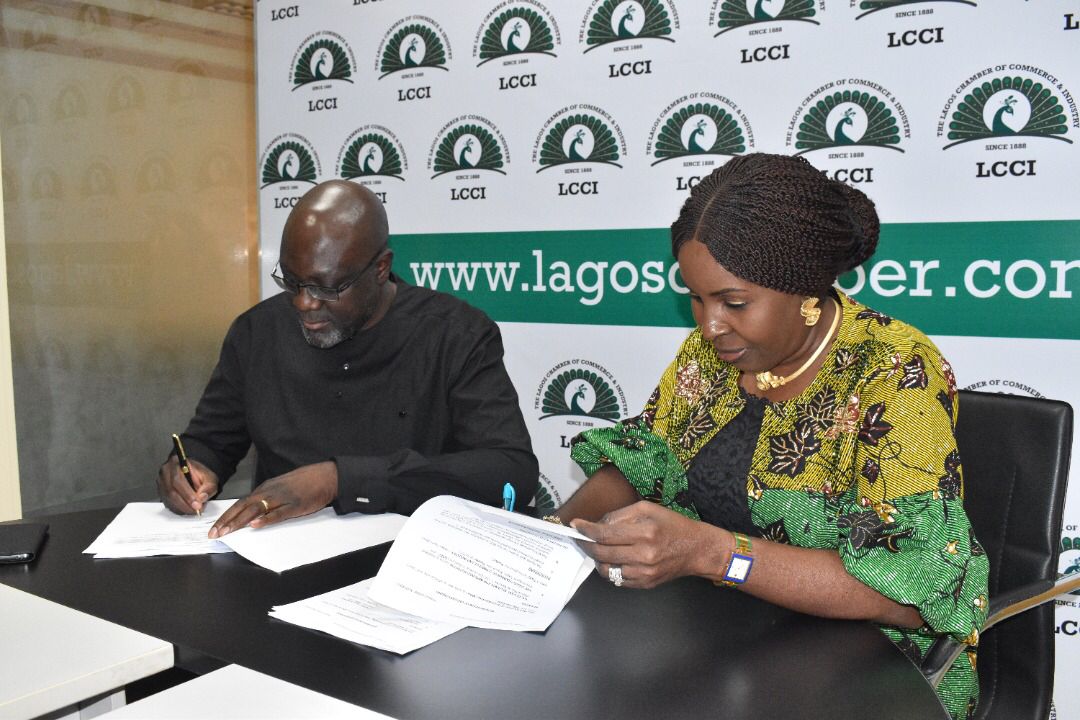 SUNBizNetNG's tweet photo. SBN signed an MoU with the @lagoschamber88 
The MoU is focused on synergizing efforts by identifying opportunities to support the strengthening of public private engagement to address malnutrition, providing business leaders with basic nutrition &amp; food safety training. https://t.co/9lIAspeO3x