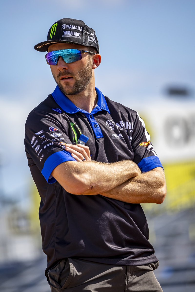 SupercrossLIVE's tweet photo. .@EliTomac now sits just 3️⃣ wins shy of Chad Reed’s 4️⃣4️⃣ wins and fourth all time in the record books 📚 

Do we see him tie or pass CR22 in 2022? 🤔

#SupercrossLIVE https://t.co/C1Ad0dqJPI