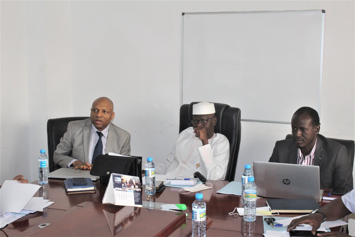 BoCEJGuinee's tweet photo. #PROJET_FCCE
Le #Conseil_Du_Fonds_Competitif a tenu ce jeudi 10 mars, sa toute première session ordinaire de l'année sous la houlette de son président Elhadj Mansa Moussa SIDIBE. https://t.co/1ns8wmLgkx