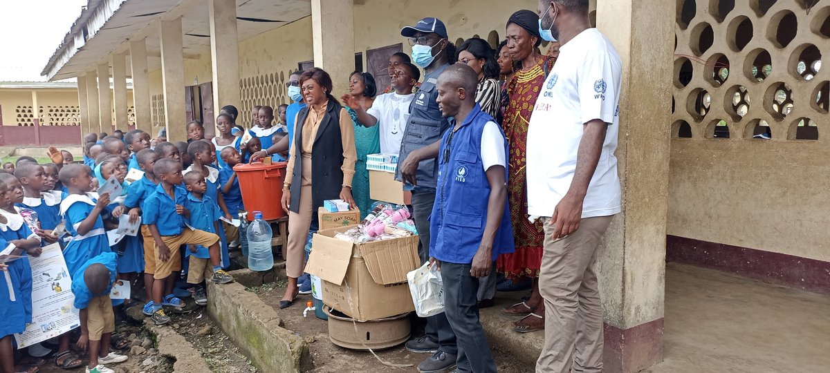 LemzoMbaye's tweet photo. Students and Teachers together to fight against Cholera in Idenau, South-West @MinsanteCMR @WHOAFRO @Cholera_hub @womeninGH @LucreceEteki @nicolembarga https://t.co/V3wFk6AkOT