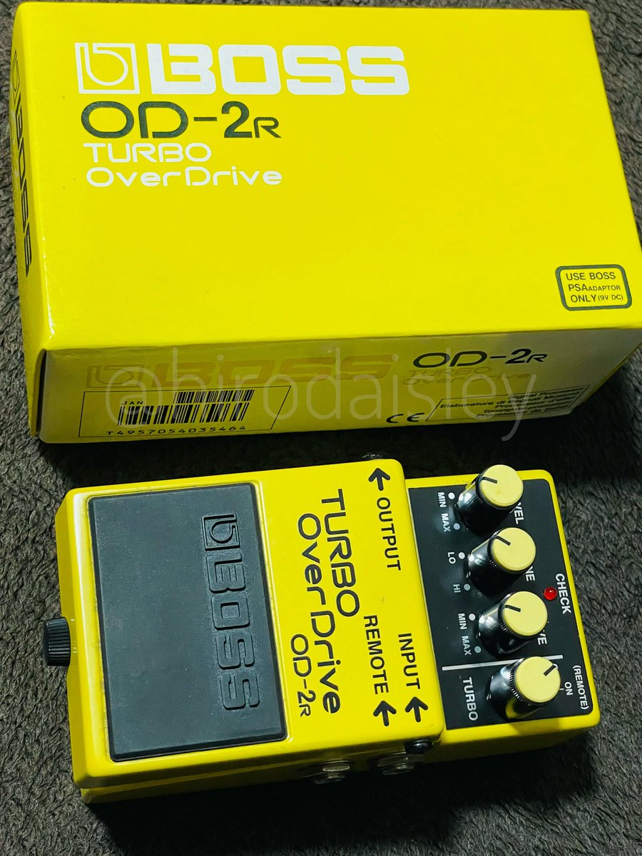 hirodaisley's tweet photo. 弟分もいるのです…
BOSS OD-2R
TURBO OverDrive
同じネーミングですが
型番にRが付きました👌
少しゲインUPされてターボが
リモートできるようになった
気の利く弟分なのです♪
1997年製😊
同系統なので
どちらもいいやつですょ👍✨
#BOSS #OD2R https://t.co/L6Urp1ZgaG