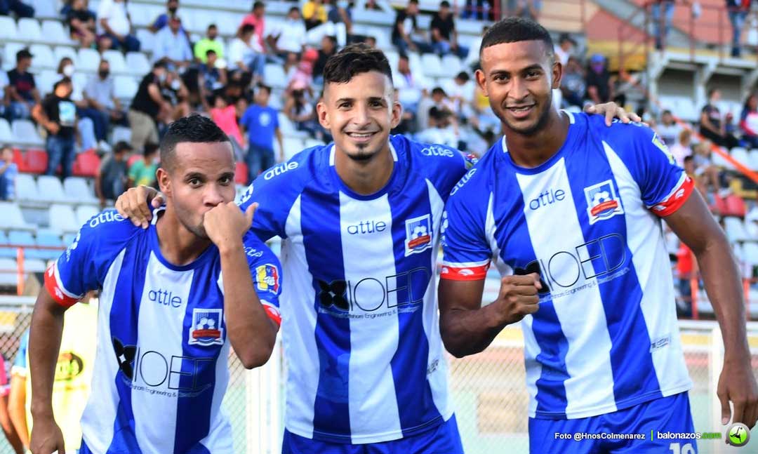 Balonazos's tweet photo. Hermanos Colmenarez y Dvo La Guaira dirimen segundo boleto de clubes venezolanos en Copa Sudamericana.
#Sudamericana
#CDHnosColmenarez
#DvoLaGuaira
📎 https://t.co/sgLI7SQnPY https://t.co/DEyZDxIFwW