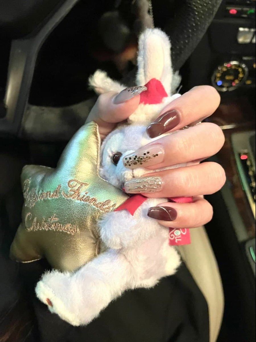 Jane20069576's tweet photo. Helping my mother buy daily necessities and doing a manicure by the way https://t.co/miwgn2C6O0