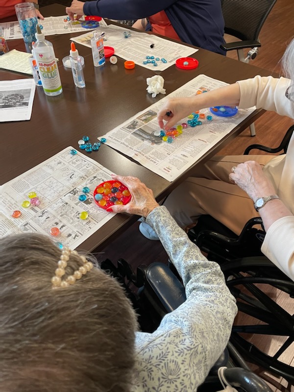 CoveredBridgeHC's tweet photo. Our Artisans here at Covered Bridge are gearing up for Spring and sunshine by creating glass bead sun catchers! #TrilogyLiving https://t.co/FDszCg1cFO