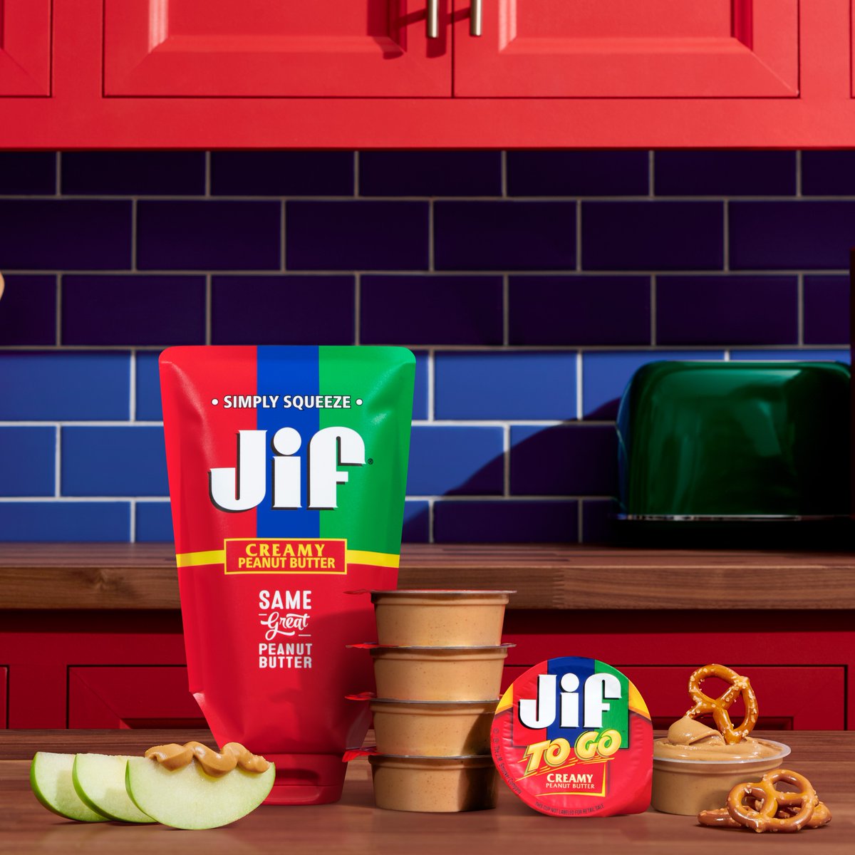 It's Pack Your Lunch Day, better make it #ThatJifingGood by using Jif Squeeze and throwing in an extra Jif To Go.#PackYourLunchDay spr.ly/6015K96pL