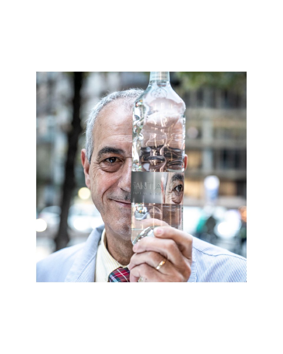Sant_Aniol's tweet photo. Aquesta és una ampolla solidària molt especial, es tracta de l'edició especial de Faustino Muñoz, reconegut sommelier d'aigües i director del Colmado Quílez de Barcelona.
Aquest any s'ha recaptat un total de 1470 € que aniran destinats al Casal dels Infants del Raval. https://t.co/PG8JLI5yMC