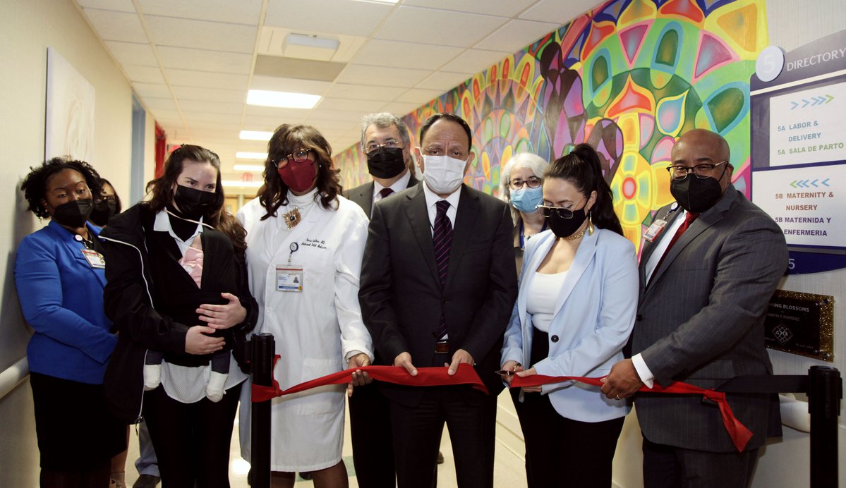 simsafetylead's tweet photo. For #InternationalWomensDay, @NYCHealthSystem Lincoln #inTheBronx unveiled a new mural in the hospital’s Maternity Ward. The mural is titled “Blooming Blossoms” and was hand painted by artist @axr_artist, who donated the mural after receiving a #CityArtistCorps grant. https://t.co/cv3lIGbm7V