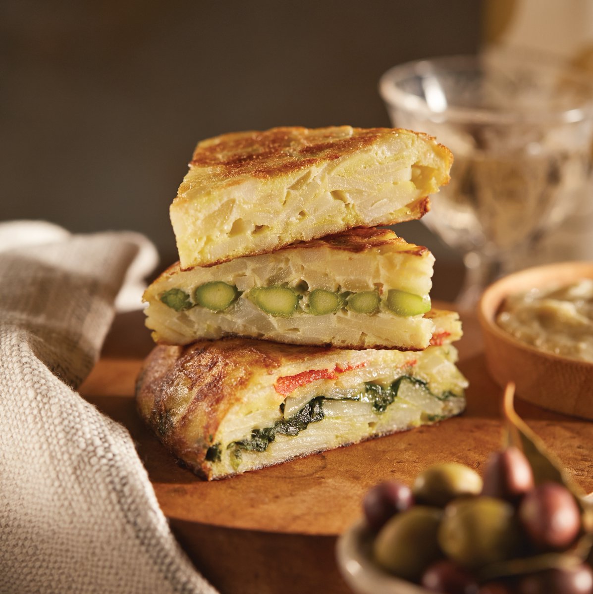 latiendadotcom's tweet photo. Recipe: Tortilla Española Potato Omelet - A warm slice of tortilla española potato omelet is one of the simple delights of Spanish cuisine. https://t.co/bX39SLUWSZ
#SpanishFood #LaTienda #Recipe #SpanishRecipe #SpanishCuisine #FoodsOfSpain #TortillaEspanola #Tortilla #Omelet https://t.co/nkyV7src6g