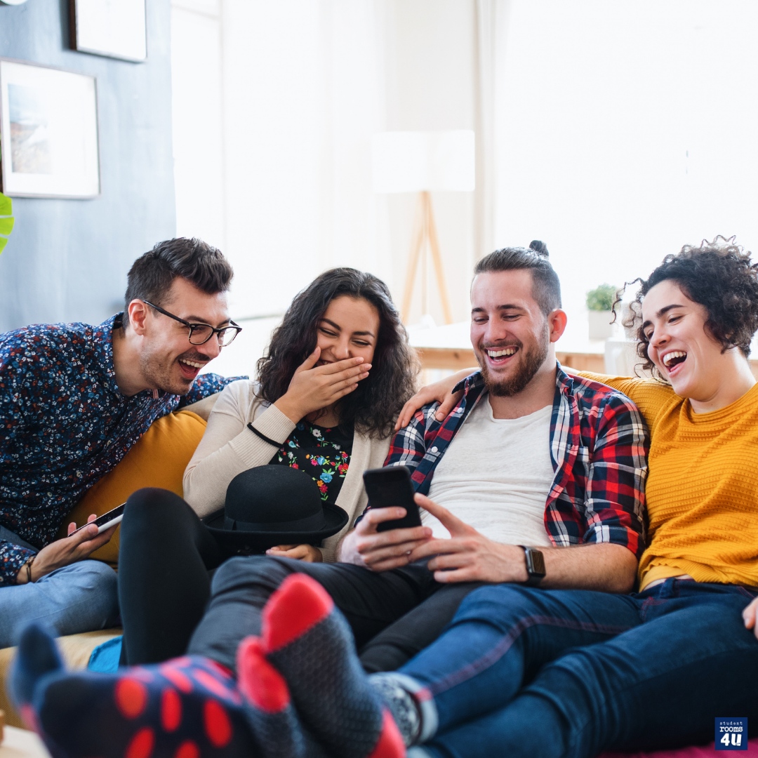 StudentRooms4U's tweet photo. In our blog post, we look at how to live with friends and the perks you might not have considered

Read it here: https://t.co/kQ9pAapKuH 

#studentaccommodationplymouth #universityofplymouth #studentaccommodation #studentrooms4u #studentlife #studenthousing #houseshare https://t.co/ZQhFfTfmT0
