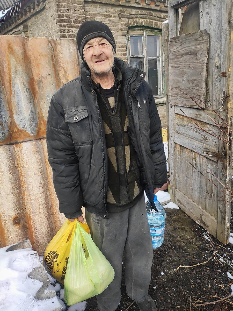 DAlimkin's tweet photo. Если есть кто в районе Красногорки, отзовитесь, я думаю через время нужно еще будет помочь этим добрым людям. Им нужны дрова, так как ни воды ни света у них нет.
#краматорск https://t.co/lLsbnDiSBT