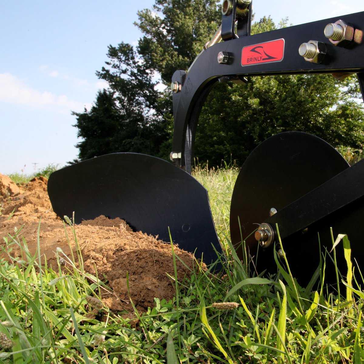 BrinlyHardyCo's tweet photo. When you’re ready to break new ground, the Brinly Moldboard Plow is the tool for you! 

Learn more 👉 https://t.co/nP6IP5dCen https://t.co/1DEAAIvusS
