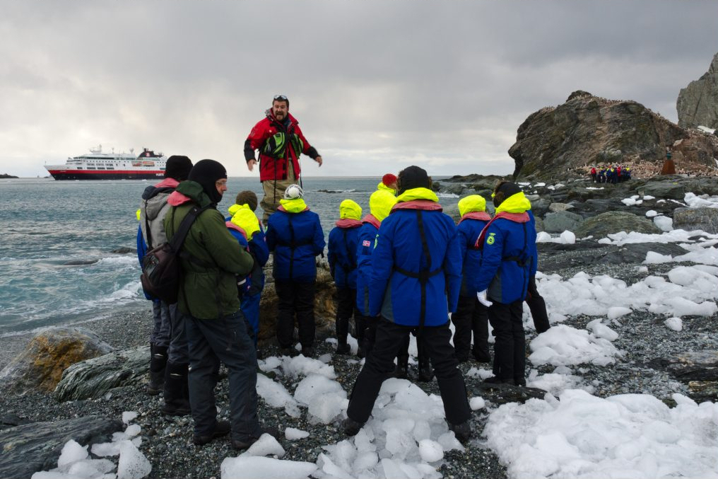 SouthGeorgiaHT's tweet photo. Steve Willetts:…my interest in Sir Ernest was cemented at Point Wild, Elephant Island…Shackleton's leadership, bravery, love for his men hit...beneath the bust of…Master of Chilean Vessel “Yelcho”
Read more > https://t.co/83EpCzGaux
#Shackleton100 #myshackleton #southgeorgia https://t.co/eoNG3eXJtn