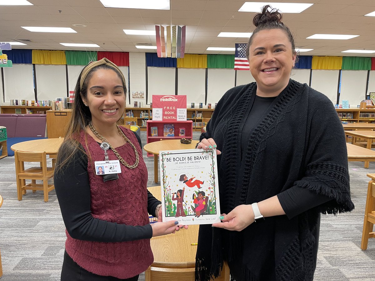 SparrowRoadInt1's tweet photo. Thank you Mrs. Haley for contributing our first bilingual book to our SRI library! It was a great surprise for National World Language Week! #bebraveSRI @cpschoolsva https://t.co/feWGqNnmf7
