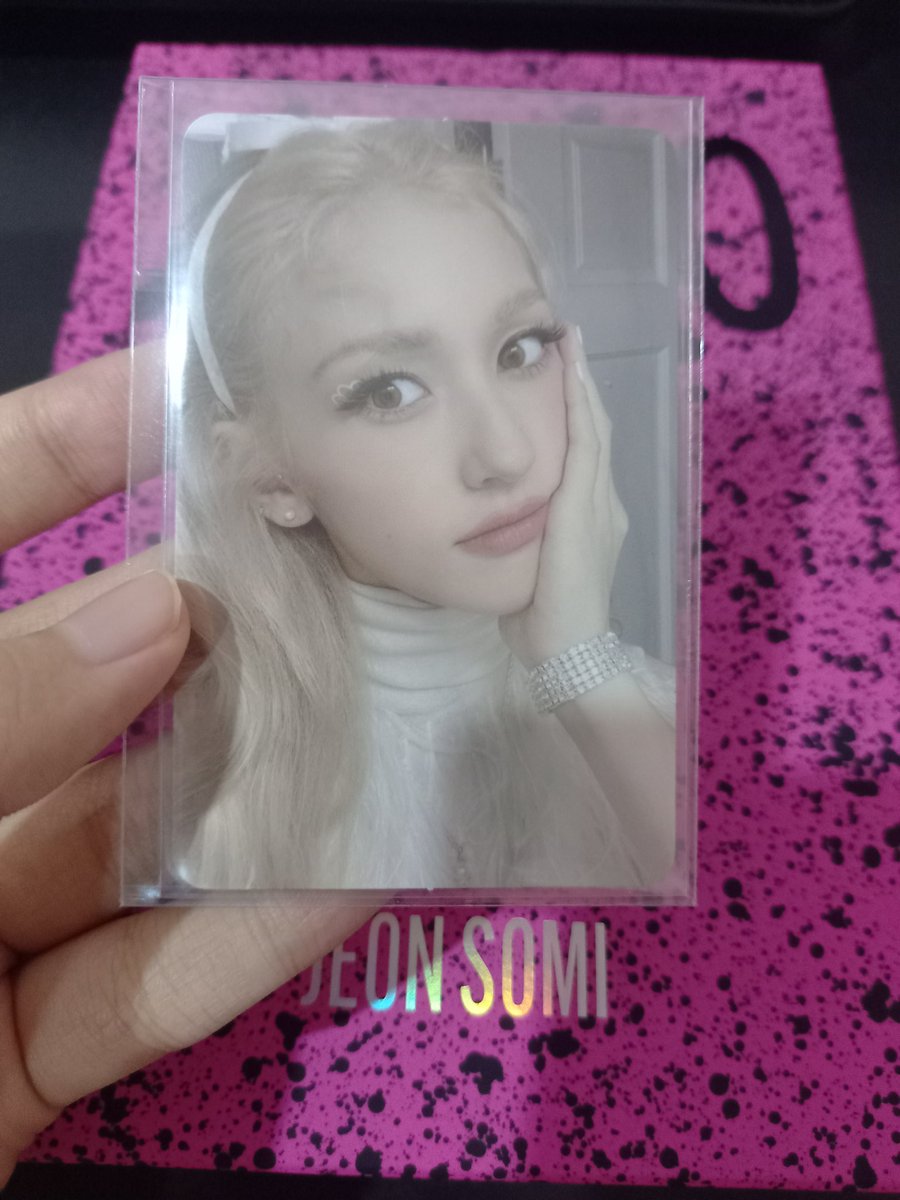 Huiyinggg06's tweet photo. WTS SOMI XOXO X VER
Unsealed Album - RM30
（All inclusion except pc）
PC - RM35
If take all RM60 exc postage
Album condition ：9/10
PC no any defect
Postage RM8WM RM14EM
Can pm me for more details
@PASARSOMI #pasarsomi https://t.co/FMx6qL9WzW