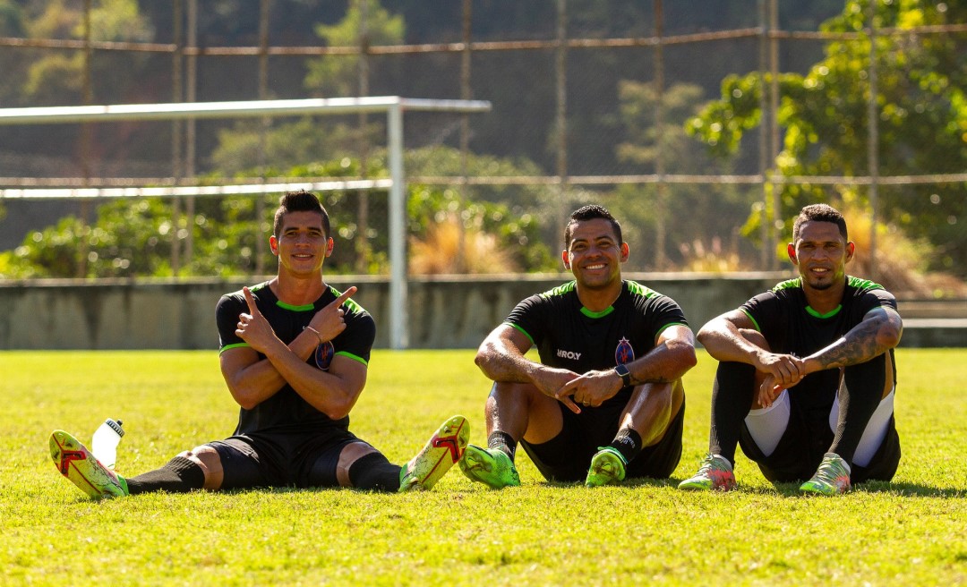 Balonazos's tweet photo. Hermanos Colmenarez y Dvo La Guaira dirimen segundo boleto de clubes venezolanos en Copa Sudamericana.
#Sudamericana
#CDHnosColmenarez
#DvoLaGuaira
📎 https://t.co/sgLI7SQnPY https://t.co/DEyZDxIFwW