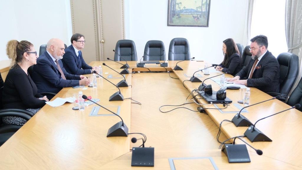 UN_BiH's tweet photo. Agriculture, forestry &amp; fisheries constitute the backbone of 🇧🇦 economy. 
By signing the new accord between @FAO and Ministry of Foreign Trade and Economic Relations, the parties pledged to ensure sustainable, resilient &amp; inclusive growth of the sector.
📰https://t.co/awOE9HAqU9 https://t.co/RbDwbxkfEp