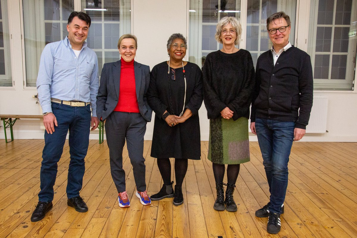 Nieuwe gezichten in de Raad van Toezicht van Theater Artemis 😁
Welkom Nicole Van Son-Van Emmerik, Henriëtte Post en Diana Martens! 
Lees er hier meer over: artemis.nl/.../nieuwe-gez…