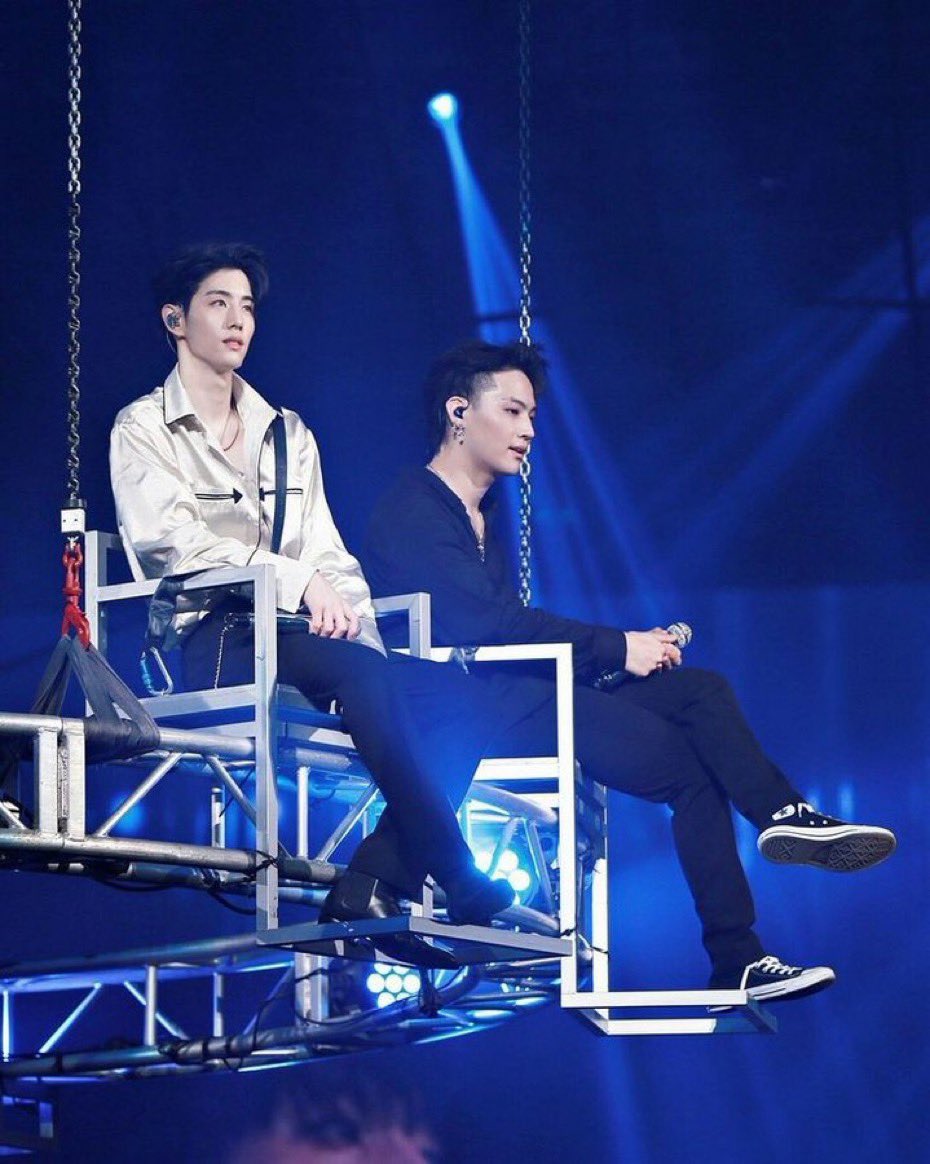 loeyoung_'s tweet photo. if im not mistaken, groups usually have the eldest member as their leader…. and got7 not subscribing to that custom makes jaebeom’s &amp; mark’s dynamic so cute to me heheheh https://t.co/3y62Uw0xiC