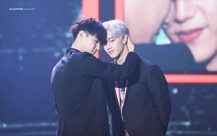 loeyoung_'s tweet photo. if im not mistaken, groups usually have the eldest member as their leader…. and got7 not subscribing to that custom makes jaebeom’s &amp; mark’s dynamic so cute to me heheheh https://t.co/3y62Uw0xiC
