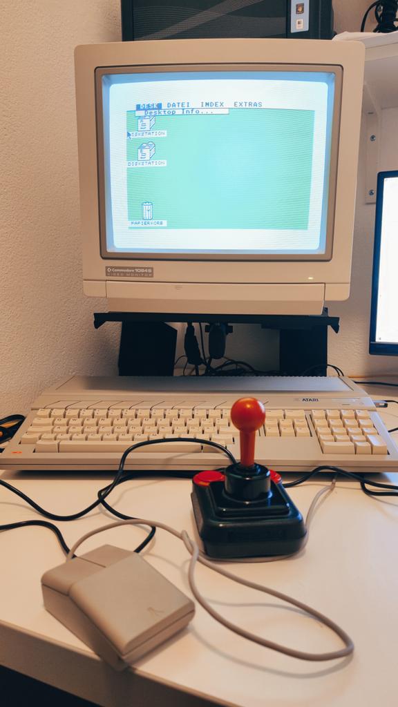 lovrenco's tweet photo. Who said that Commodore and Atari cannot live in love, together? #commodore #atari #retrocomputing #competitionpro https://t.co/OOr8OTjBFF