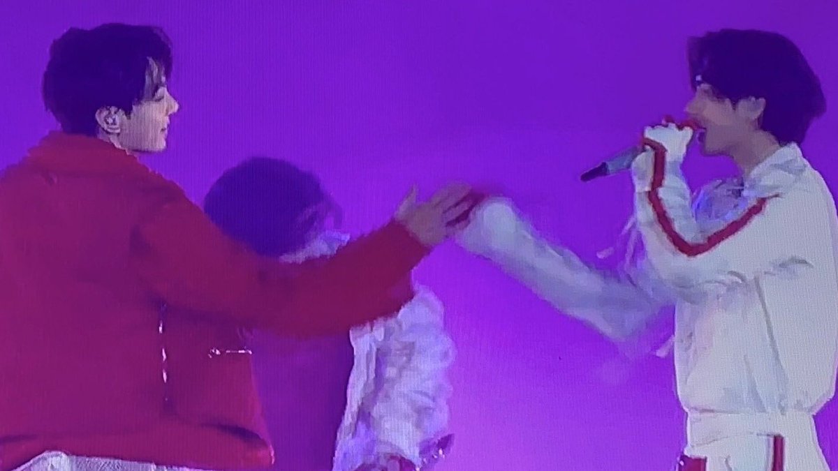 Moments Taekook  no #PTD_ON_STAGE_SEOUL a thread