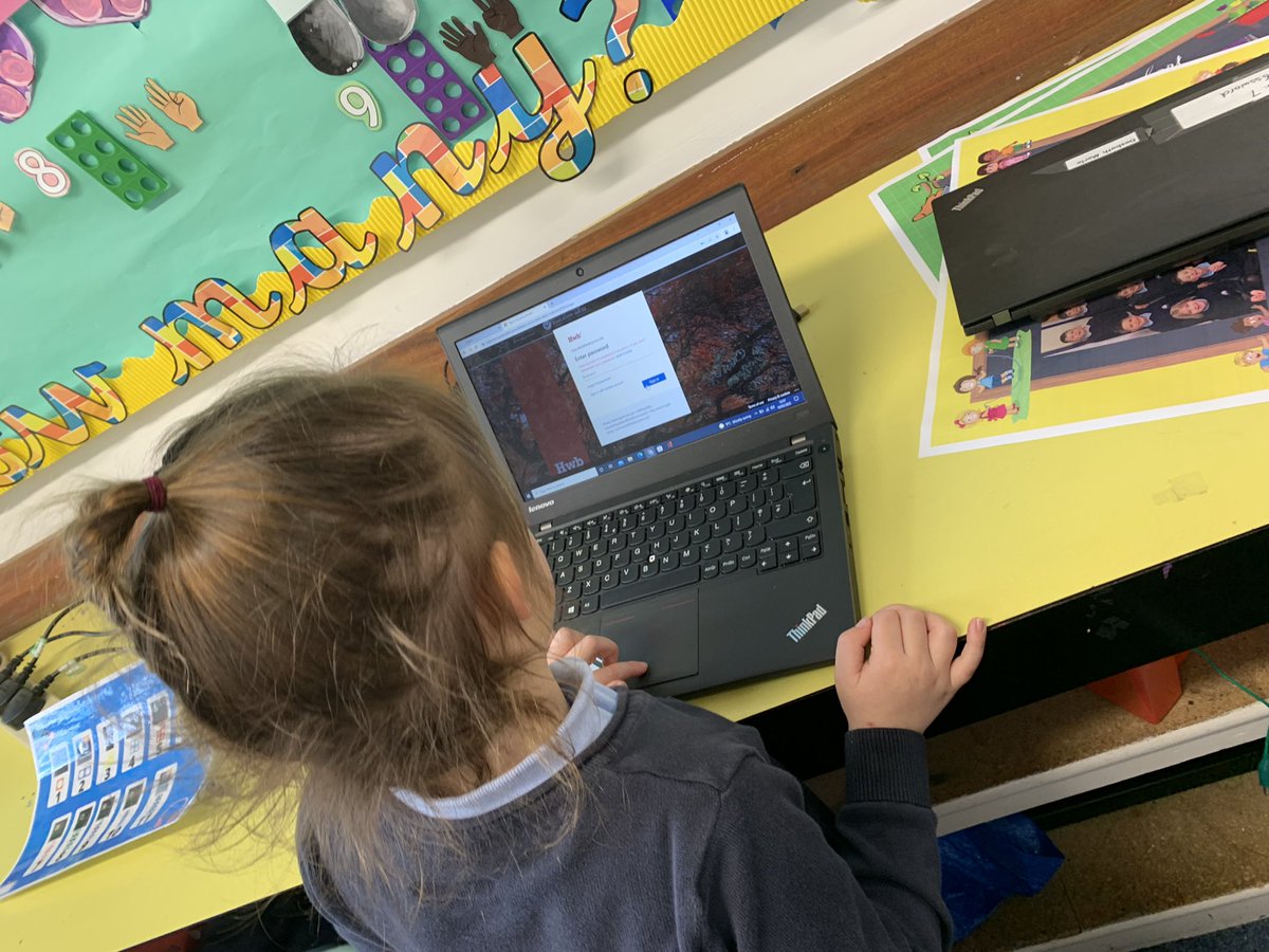 hook_dwrgi's tweet photo. Dosbarth Dwrgi have been busy learning about kinetic energy during our #outdoor learning sessions and mastering the use of @HwbNews . Da iawn pawb 💻🥼 https://t.co/zzVMkKluBn