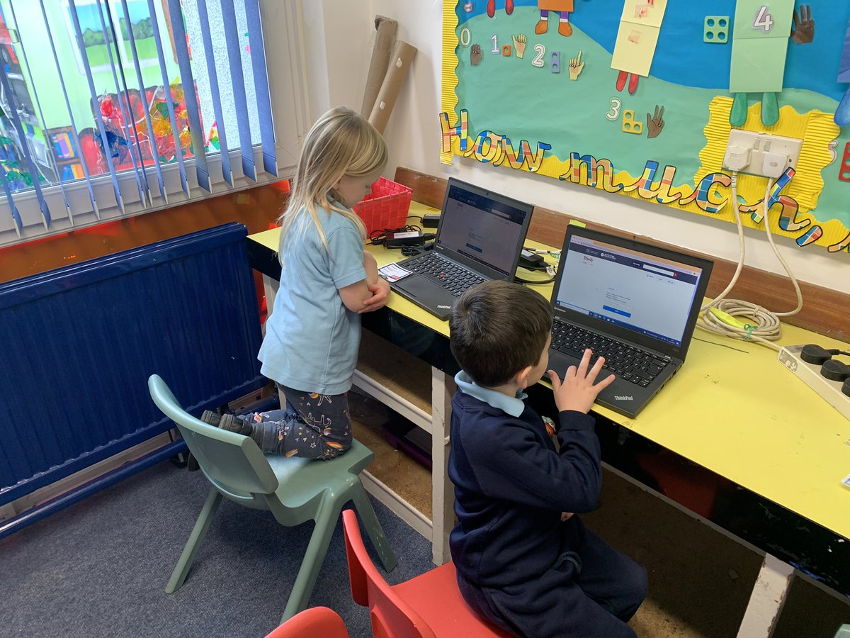 hook_dwrgi's tweet photo. Dosbarth Dwrgi have been busy learning about kinetic energy during our #outdoor learning sessions and mastering the use of @HwbNews . Da iawn pawb 💻🥼 https://t.co/zzVMkKluBn