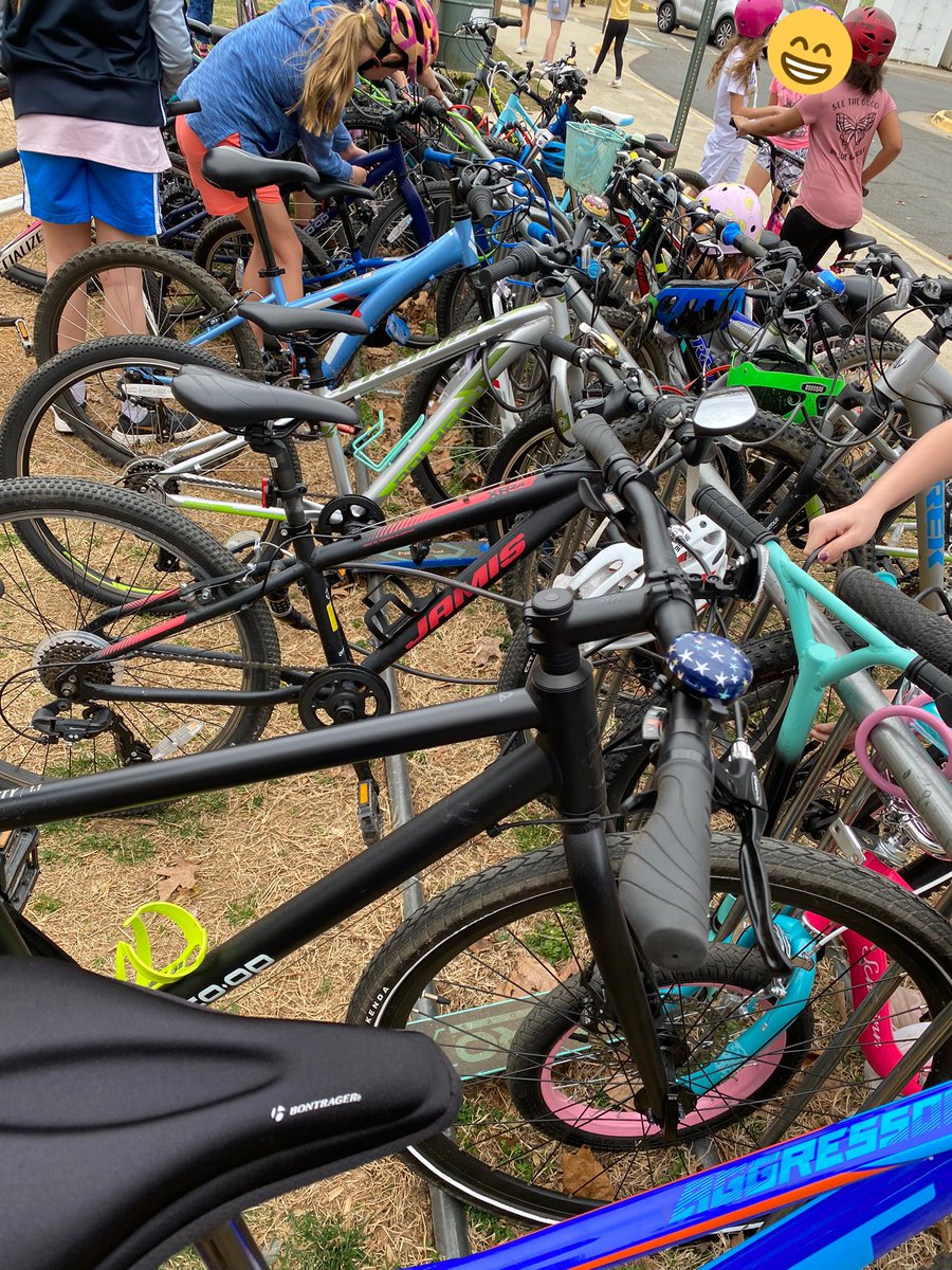 coachtrz's tweet photo. Way to go, Cougars! Check out all these bikes that you rode to school this week. With the rising gas prices this is a great way to stay healthy and save money (and time) from kiss and ride! https://t.co/dJkF7hGaIV