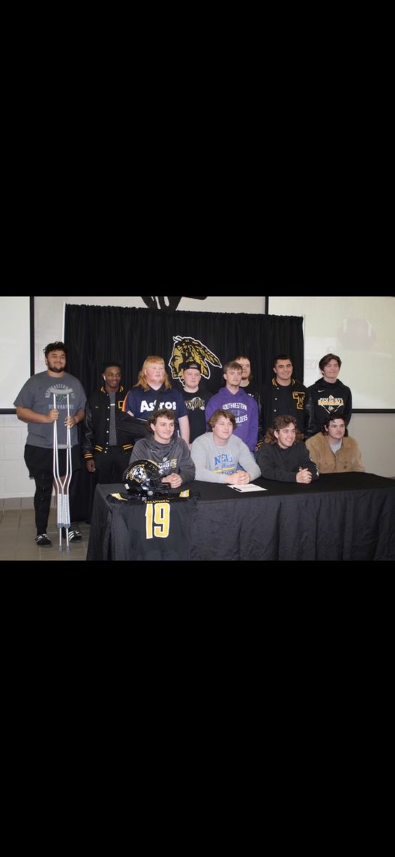 GirodTyler's tweet photo. signing day🖊
@CoachSandau https://t.co/CkJmtNIzDH