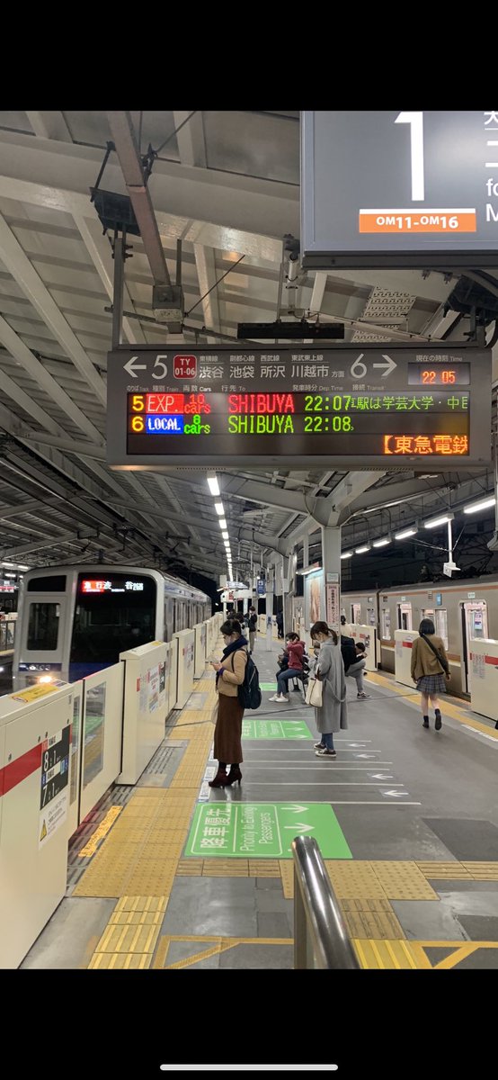 1984_romieo's tweet image. 東急東横線 夜の西武車のアルバイト運用(26M)を記録しています。今度のダイヤ改正で、日中の西武線への乗り入れ短縮に伴い西武車の運用が大きく変わりそうな予感がしています。

自由が丘では渋谷行き同士の緩急接続が見られます。
あとの2枚は渋谷駅4番線に入る折返始発です。

 #東急東横線  #西武車