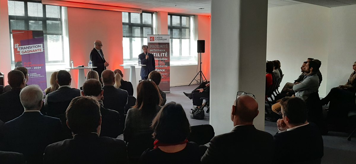 CaissEpargneLDA's tweet photo. Laurent Mignon, président du directoire @GroupeBPCE est présent ce jeudi au siège de la @CaissEpargneLDA afin d'évoquer le plan stratégique 2021-2024 et les nombreuses ambitions du Groupe et de CELDA.
Une dynamique collective pour un seul objectif : Être Utile à tous nos clients https://t.co/UVjBNpQe2b