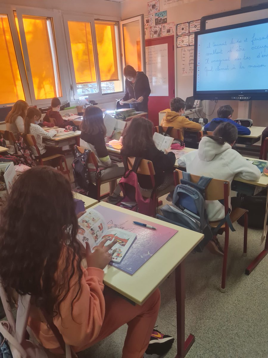 Dsden57's tweet photo. Un quart d'heure de lecture le 10 mars dans la classe de Mme Laizet, directrice de l'école élémentaire Célestin Freinet de Marly en présence de M. Kamal, l'IEN et de M. Cottet, directeur académique de la Moselle. #DASEN57
Joie de partager des découvertes !
Image
Image https://t.co/eHFjE7j6pJ