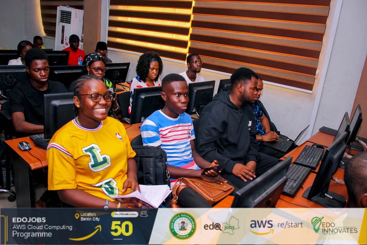 EdoHub's tweet photo. It has been an amazing learning experience for the 50 participants of the ongoing cloud computing class organized by @edojobs through @edoinnovates in collaboration with @amazonwebservices re/start

📸 scenes from the classroom 

#cloudcomputing #cloudpractitioners https://t.co/BMfrDqbALj