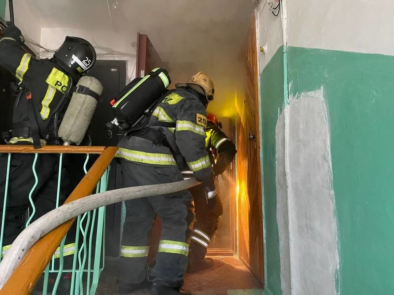 При пожаре в Новомосковске из дома эвакуировали двух человек
newstula.ru/fn_883752.html 

Пожар произошел на улице Садовского. В происшествии обошлось без пострадавших. Причина устанавливается.