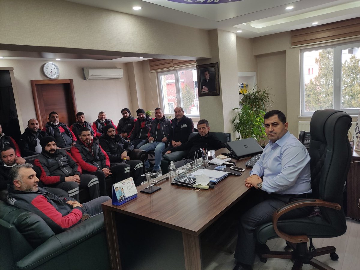 Türk Metal Sendikası Ankara Şubesine bağlı Arçelik Depo A.Ş işyerinde çalışan üyelerimiz şubemize gelerek, Şube Başkanımız İbrahim Biçer'i ziyaret ettiler. Kendilerine ziyaretleri ve hoş sohbetlerinden dolayı teşekkür ederiz.