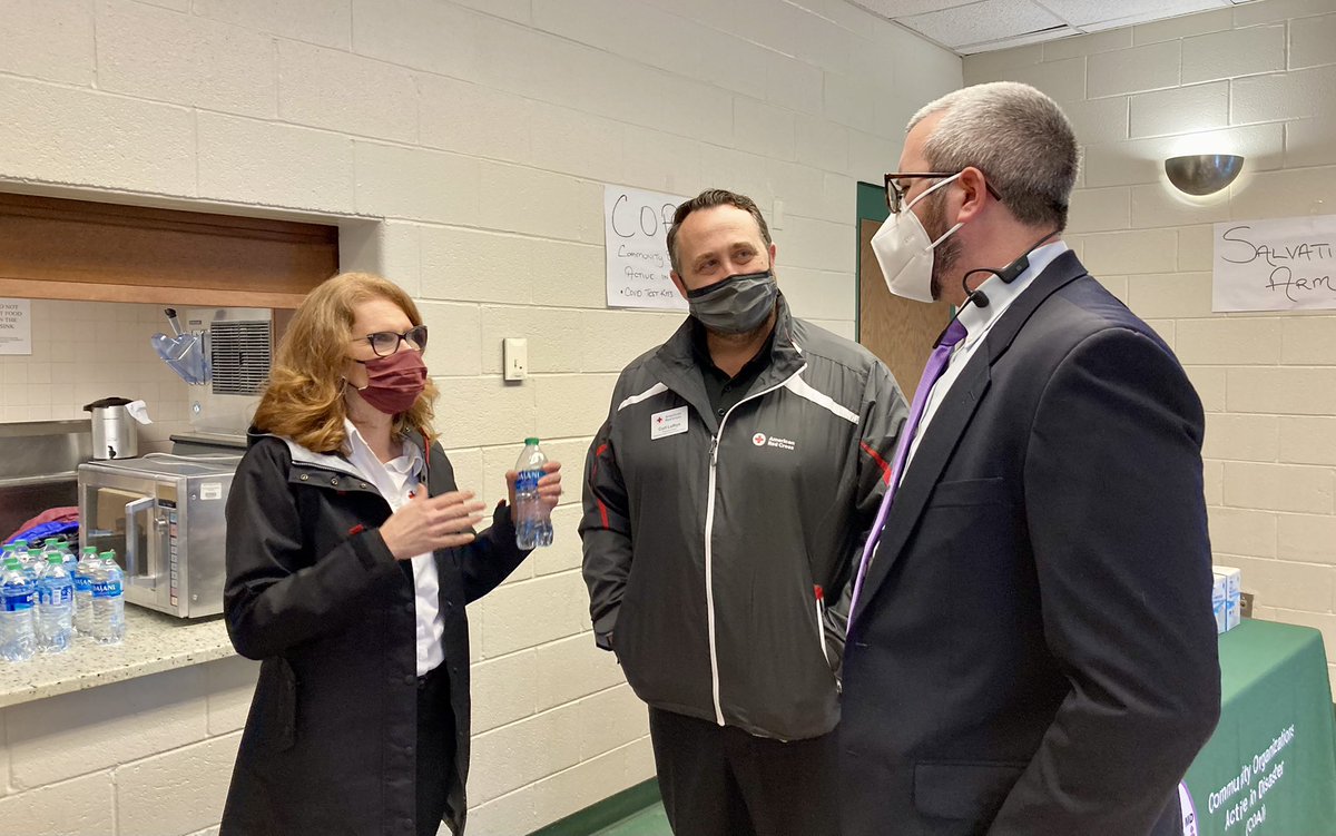 RedCrossNCGC's tweet photo. On 3/9, #RedCrossNCGC leadership, including interim CEO Wendy Vara, stopped by the Silver Spring Explosion Disaster Assistance Center to thank volunteers for providing more than 1,900 meals &amp; snacks and essential mental health support to displaced residents over the past week. https://t.co/67CQHucZ7u