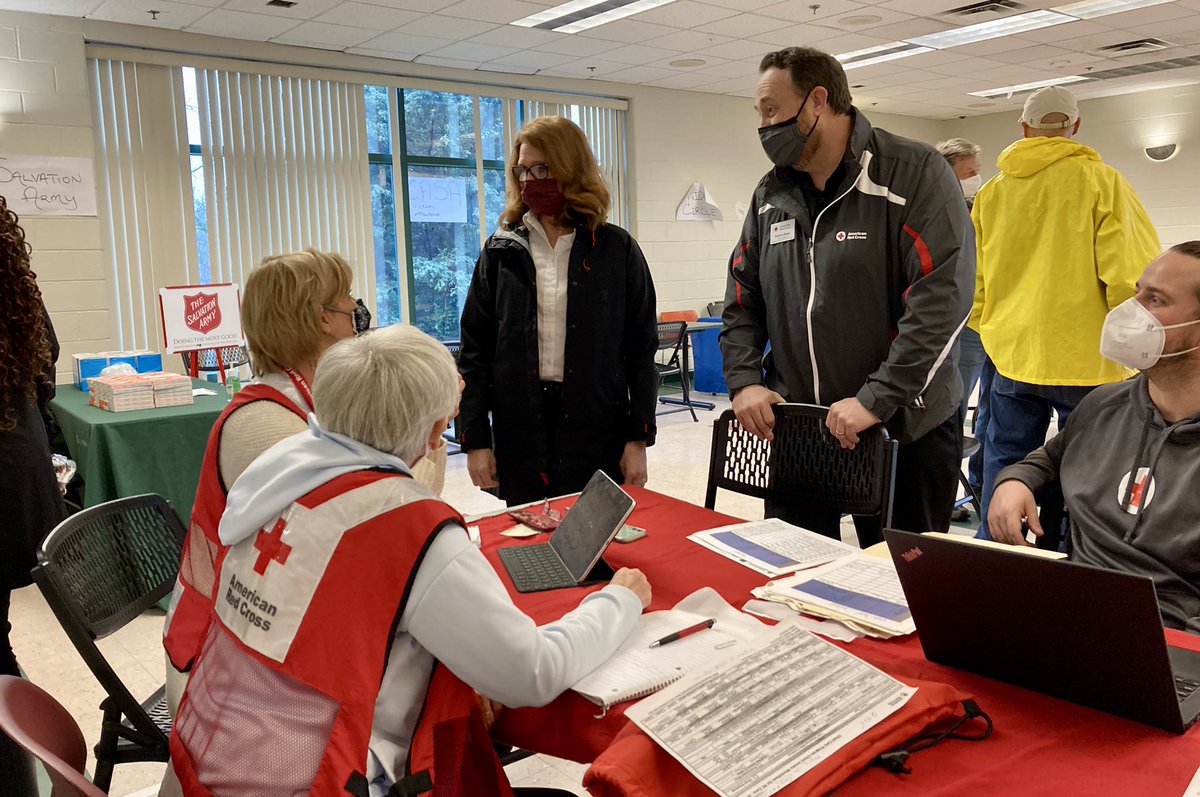 RedCrossNCGC's tweet photo. On 3/9, #RedCrossNCGC leadership, including interim CEO Wendy Vara, stopped by the Silver Spring Explosion Disaster Assistance Center to thank volunteers for providing more than 1,900 meals &amp; snacks and essential mental health support to displaced residents over the past week. https://t.co/67CQHucZ7u