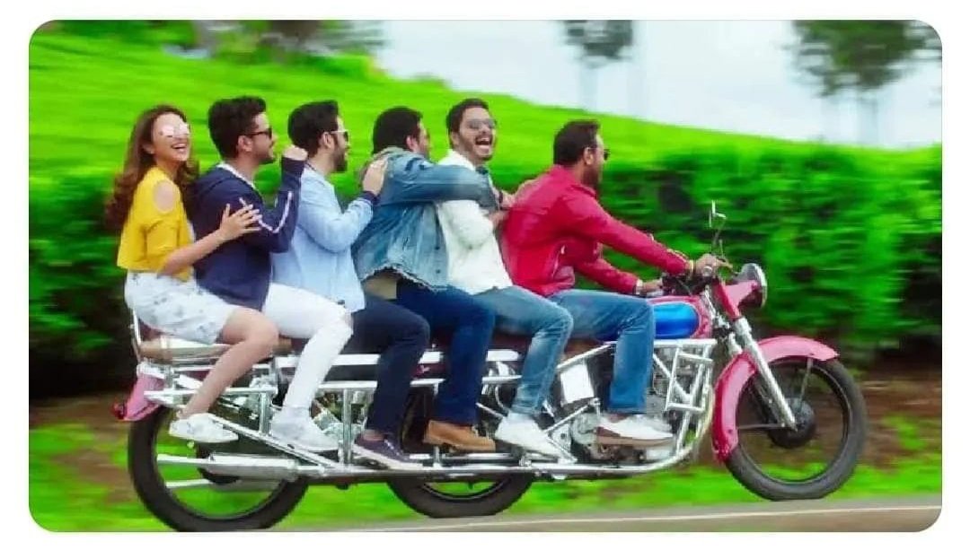 JayushiBaser's tweet photo. this bike has more seats than congress https://t.co/RsgURKWrvG