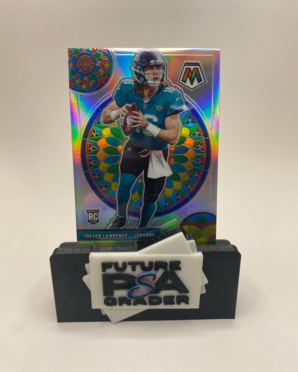 So this happened. NBD 🤷🏻‍♂️

#sportscards #whodoyoucollect #thehobby #panini #tradingcards #paniniamerica #topps #joeburrow #footballcards #nfl #rookiecard #prizm #downtown #rookie #psa #football #kaboom #prizmfootball #boxbreak #sportscardscollector #macjones #nflcards #boxbreaks